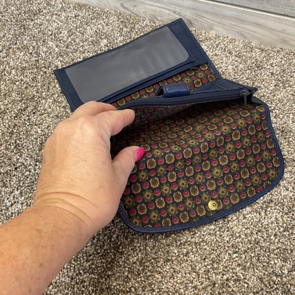 Liz Claiborne Navy Blue Trifold Snap Wallet - Picture 12 of 16